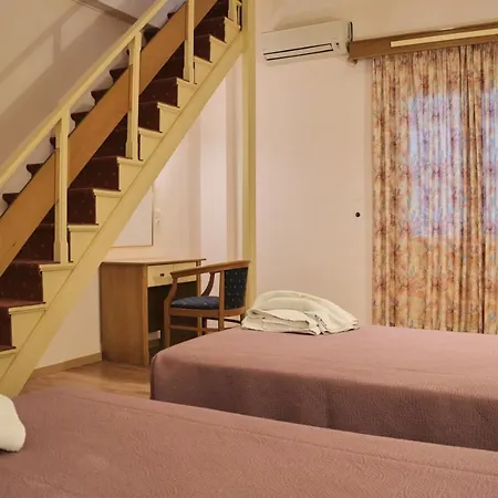 3 Brothers Hotel Sidari 2* 斯达林