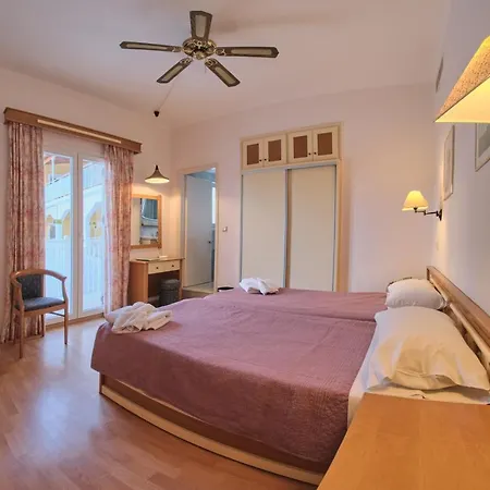 3 Brothers Hotel Sidari 2* 斯达林