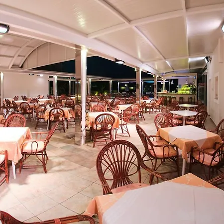 3 Brothers Hotel Sidari 斯达林